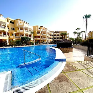 https://las-adelfas-1.tenerifehoteles.net